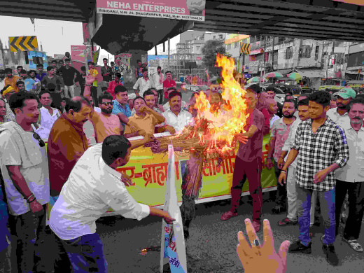 अशोक चौधरी के बयान पर सियासी बवाल, भूमिहार ब्राह्मण सामाजिक फ्रंट ने किया पुतला दहन
